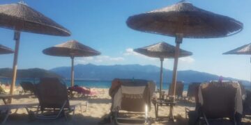 Alldaynews.gr Η απάντηση του beach bar στη Χαλκιδική: «Για τα παιδιά επιτρέπουμε τα πάντα – Η κυρία είχε φέρει παστίτσιο και έτρωγε με τον άνδρα της»