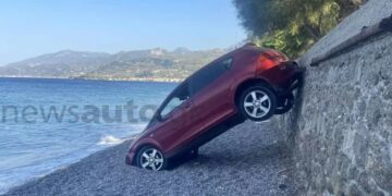 Έκανε «βουτιά» στην παραλία με το αυτοκίνητο![video]