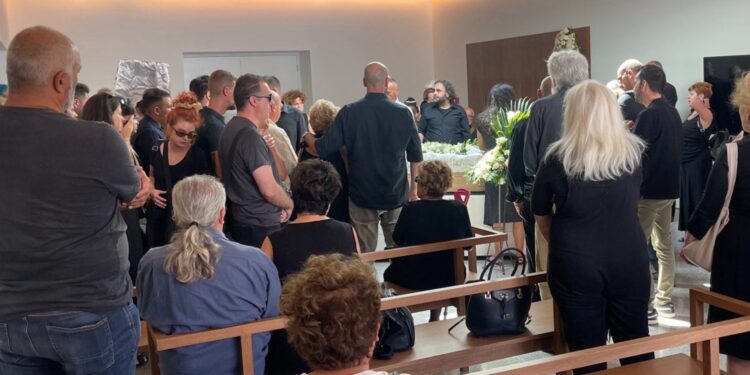 Στο Αποτεφρωτήριο Ριτσώνας το «τελευταίο αντίο» στον Αντώνη Χρυσουλάκη[Φωτογραφίες]