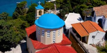 Alldaynews.gr Η θαυματουργή Παναγία των Κυκλάδων – O θρύλος με τους ψαράδες που συνοδεύει την εικόνα