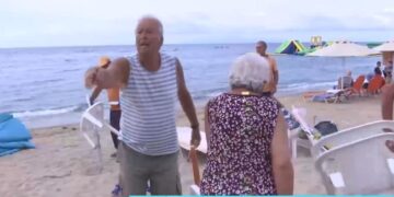 Επίθεση On Air, ηλικιωμένων σε ρεπόρτερ: «Ντροπή σας κυρία μου, είσαστε και στην ΕΡΤ!»[video]