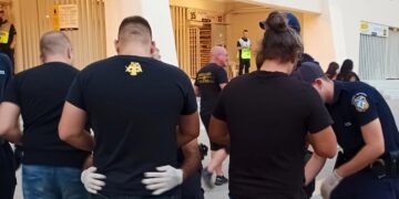 Νέα Φιλαδέλφεια: Συνελήφθη 17χρονος με αιχμηρό αντικείμενο έξω από την OPAP Arena