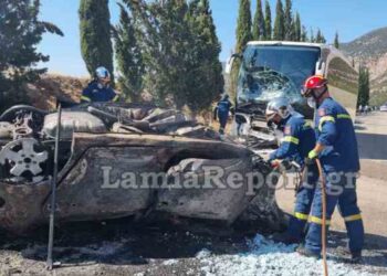 Φρικτό τροχαίο: Γυναίκα κάηκe ζωντανή σε αυτοκίνητο μετά από τροχαίο στη Φωκίδα