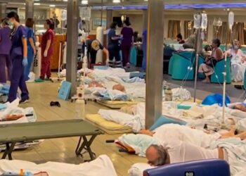 Αλεξανδρούπολη: Σε πλοίο στο λιμάνι ασθενείς του νοσοκομείου μετά την εκκένωση, σε τέντες τα σοβαρά περιστατικά[video]