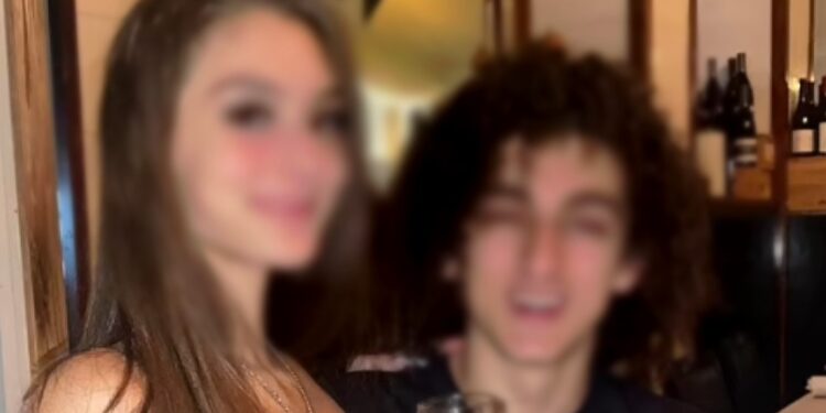 Alldaynews.gr Είχαν Μaρτυρικό Θάνατο: 19χρονη έριξε το αμάξι σε τοίχο με 160 χλμ/ώρα-Σκότωσe το αγόρι της και έναν φίλο του