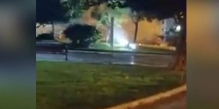 Ρέντη: Φωτιά ξέσπασε σε αυτοκίνητο[video]