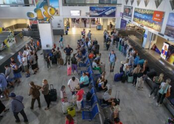 Ηράκλειο: Εργαζόμενοι στο αεροδρόμιο απείλησαν με διακοπή εργασίας λόγω έλλειψης κλιματισμού και ξαφνικά… άρχισε να λειτουργεί