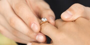 «Αγαπητή μου Χριστίνα, μπορείς να πας στη Μύκονο και να…..»-Χώρισε την «άπιστη» σύντροφό του με ομιλία στην δεξίωση του Αρραβώνα ![video]