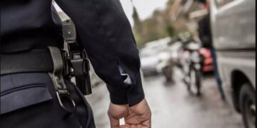 Alldaynews.gr Ξέσπασε Σάλος! Αξιωματικός της ΕΛ.ΑΣ και πρώην σύντροφος Πασίγνωστης ηθοποιού, εκβίαζε καταστηματάρχες