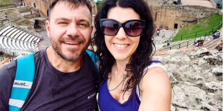 Alldaynews.gr «Καλύτερα σκεφτείτε πριν ανοίξετε το στόμα σας»-Η απάντηση της συζύγου του Ευτύχη Μπλέτσα σε εμετικό σχόλιο για το σώμα της