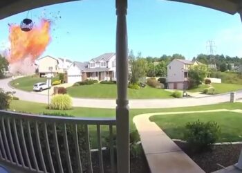 ΗΠΑ: Τεράστια φονική έκρηξη σε σπίτι στην Πενσιλβάνια – Βομβαρδισμένο τοπίο η περιοχή, όπου ξέσπασε και πυρκαγιά