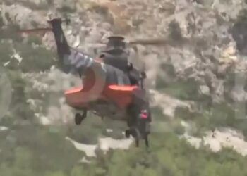 Φωτιά στη Φυλή: Η στιγμή που ελικόπτερο απεγκλωβίζει μοναχές και προσκυνητές από τη Μονή Κλειστών