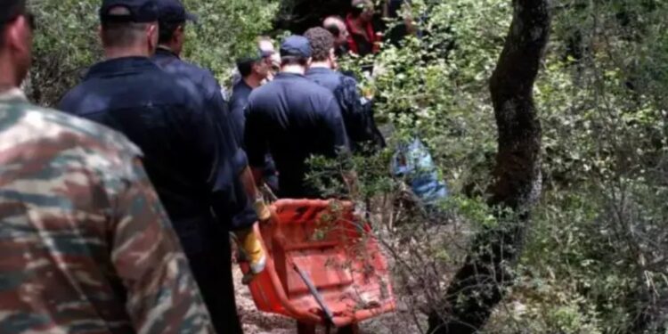 Φρικτό ατύχημα στο Φαράγγι της Σαμαριάς μετά τον Σεισμό-Έπεσαν πάνω του βράχοι και ακρωτηριάστηκε