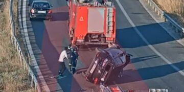 Βίντεο σοκ: Τούρκος οδηγός σε αμόκ επιτέθηκε σε πυροσβέστες – Τράκαρε με ιλιγγιώδη ταχύτητα (video)