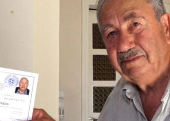 Alldaynews.gr Πήρε το απολυτήριο Γυμνασίου στα 83 του και συνεχίζει – Όλα άρχισαν από μία αφίσα στο καφενείο