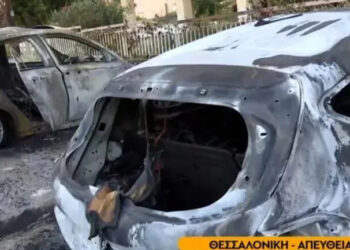 Alldaynews.gr Καλαμαριά: Εκρήξεις σήκωσαν την γειτονιά στο πόδι – Κάηκαν δύο ΙΧ