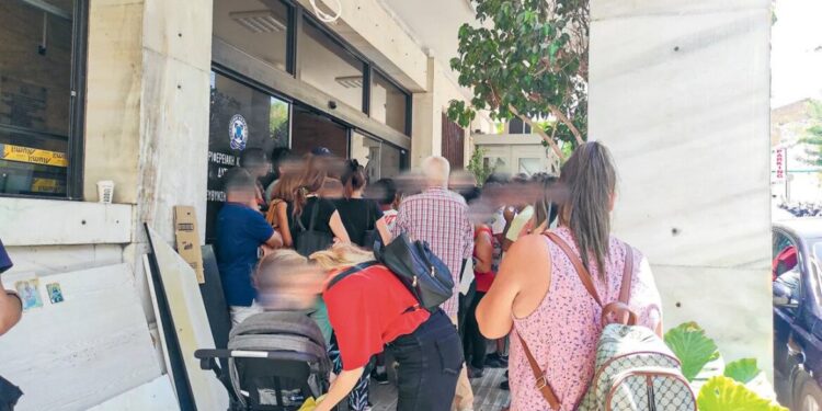 Alldaynews.gr Οι αρνητές ταυτότητας χρησιμοποιούν… το tik tok για να “πείσουν” πως… έρχεται ο Αντίχριστος! Οι ουρές… καλά κρατούν