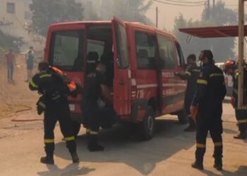 Νέα Τραγωδία: Νεκpός 80χρονος που πήγε να σώσει τα ζώα του από τη φωτιά στην Εύβοια – Απειλούνται σπίτια, 2 νέες εκκενώσεις