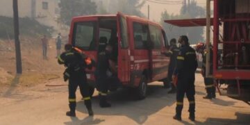 Alldaynews.gr Νέα Τραγωδία: Νεκpός 80χρονος που πήγε να σώσει τα ζώα του από τη φωτιά στην Εύβοια – Απειλούνται σπίτια, 2 νέες εκκενώσεις