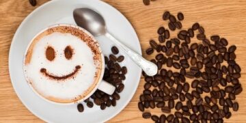 Alldaynews.gr Καφές: Τα μυστικά για να μην βλάπτει τα δόντια σας