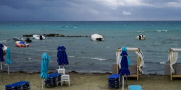 Alldaynews.gr Κακοκαιρία «Petar» στην Κέρκυρα: Καταιγίδες και χαλάζι κατακλύζουν το νησί – Απεγκλωβίστηκαν 10 τουρίστες από παραλία