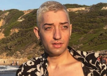 Γιάννης Κατινάκης: Άνδρας τον πλησίασε και τον έφτυσε στο κέντρο της Αθήνας[video]