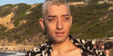 Γιάννης Κατινάκης: Άνδρας τον πλησίασε και τον έφτυσε στο κέντρο της Αθήνας[video]