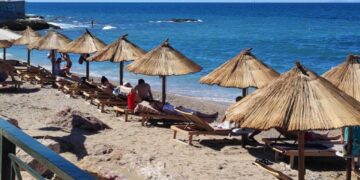 Alldaynews.gr ΕΛ.ΑΣ.: 16 συλλήψεις για παράνομες ξαπλώστρες και ομπρέλες σε Κυκλάδες και Επτάνησα