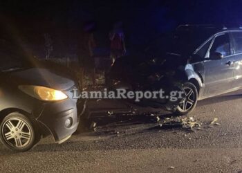 Πέρασε στο αντίθετο ρεύμα και χτύπησε αυτοκίνητο γεμάτο με παιδιά στη Φθιώτιδα
