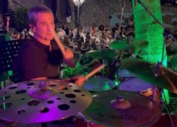 Ανδρέας Λοβέρδος: Έπαιξε ντραμς σε πανηγύρι στη Φωκίδα χθες βράδυ[video]