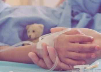 Φωκίδα: Στη ΜΕΘ το 4χρονο αγοράκι που τραυματίστηκε στο κεφάλι από σανίδα SUP σε παραλία