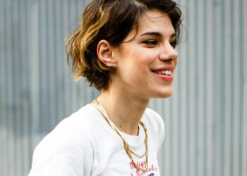 Μόνικα: «Είμαι σε ταξί, παίζει το τραγούδι μου στο ραδιόφωνο. Είμαι χαρούμενη. Ο ταξιτζής λέει “έλεος” και αλλάζει σταθμό»