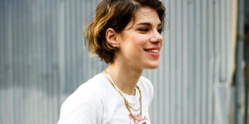 Alldaynews.gr Μόνικα: «Είμαι σε ταξί, παίζει το τραγούδι μου στο ραδιόφωνο. Είμαι χαρούμενη. Ο ταξιτζής λέει “έλεος” και αλλάζει σταθμό»