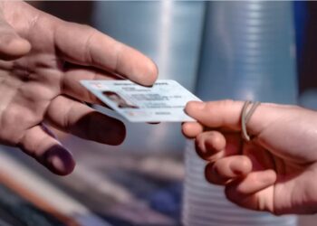 Νέες ταυτότητες: Έτσι θα είναι η μπροστά και πίσω όψη – Ποια στοιχεία θα αναγράφουν[Φωτογραφίες]