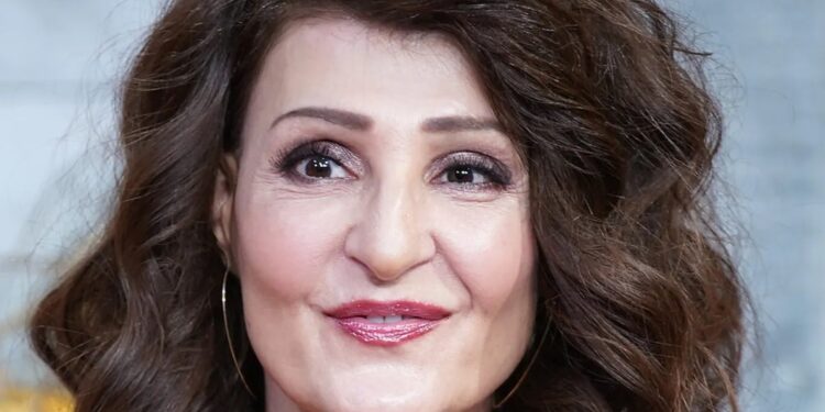 Alldaynews.gr Nia Vardalos: «Έχει έναν όγκο στο σβέρκο και νομίζει ότι είναι το δίδυμο της»