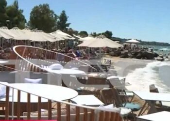 Χαλκιδική: Ηλικιωμένο ζευγάρι καταγγέλλει ότι έπεσε θύμα ξυλοδαρμού από υπεύθυνο beach bar – “Θα σας πνίξω” (video)