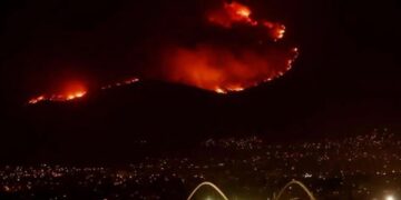 Alldaynews.gr Νύχτα αγωνίας στην Πάρνηθα: Μάχη με τις φλόγες και τους ανέμους – Βίντεο και φωτογραφίες από το πύρινο μέτωπο