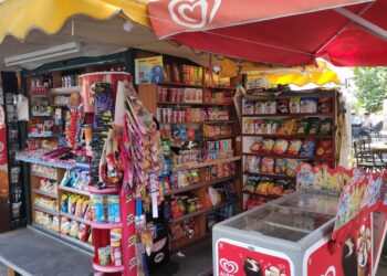 Έντρομοι οι Έλληνες γονείς: Πατατάκια με γεύση «ανδρικού μορίου» και «αιδοίου» κάνουν θραύση στις νεαρές ηλικίες (video)