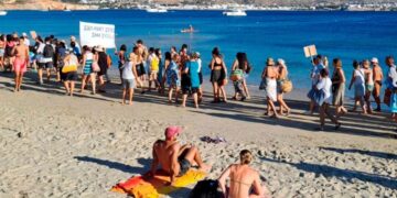 Alldaynews.gr Το «Κίνημα της Πετσέτας» εξαπλώνεται – Η παρέμβαση της Εισαγγελέως και η νομιμότητα