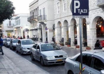 Τουρίστρια στη Σύρο καταγγέλλει ταξιτζή για ασέλγεια: «Μου χάιδευε το πόδι και δεν ήθελε χρήματα για την κούρσα»