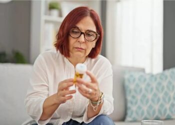 «Πού σε πάνε παιδί μου» σπάραξε η μητέρα στην κηδεία του 29χρονου Μιχάλη που δολοφόvησαν χούλιγκαν στη Νέα Φιλαδέλφεια