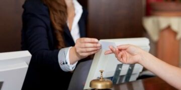 Alldaynews.gr Υπάλληλος ξενοδοχείου εξηγεί γιατί δεν πρέπει να χρησιμοποιούμε ποτέ τα μπουκαλάκια που είναι στα μπάνια των δωματίων