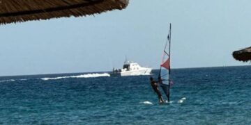 Alldaynews.gr Θρίλερ στην Πάρο: Αγνοείται 42χρονος σέρφερ-Ολονύχτιες έρευνες για τον εντοπισμό του