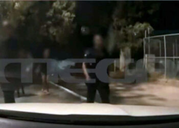 Alldaynews.gr «Δεν την άγγιξα»! – Σύλληψη μπροστά στην κάμερα για τον ξυλοδαρμό της συντρόφου του – Πρόλαβε και κάλεσε το 112