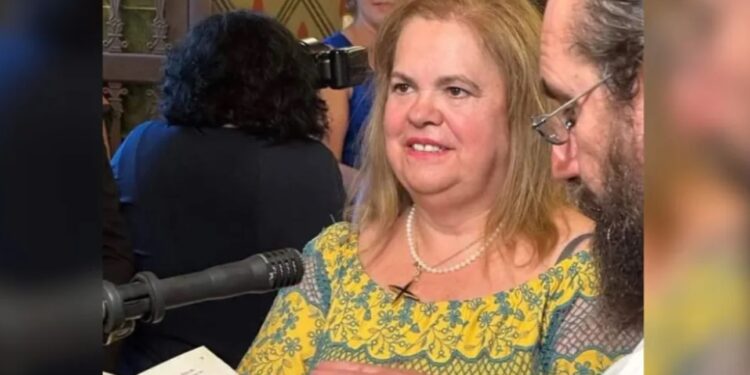 Έγινε νονά η Έφη Θώδη: Βάφτισε ένα αγόρι στην Κυπαρισσία