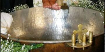 Χαμός σε Βάφτιση! Η Νονά έκανε Λάθος το όνομα του παιδιού προκαλώντας… εγκεφαλικό στη μάνα[video]