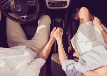 Σάλος στη Ρόδο!! Έκανε μήνυση στον σύζυγο για βιντεοσκόπηση ερωτικών περιπτύξεων με τον …εpαστή της