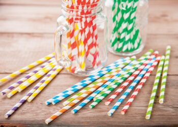 Τα χάρτινα καλαμάκια περιέχουν τοξικά χημικά που είναι βλαβερά τόσο για το περιβάλλον όσο και για την υγεία: Μπορεί να είναι πιο επικίνδυνα από τα πλαστικά