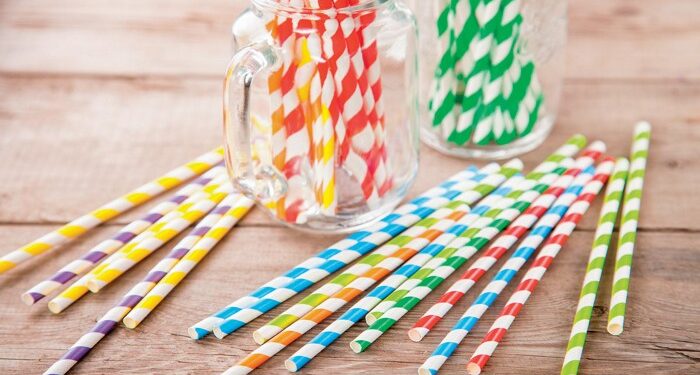 Alldaynews.gr Τα χάρτινα καλαμάκια περιέχουν τοξικά χημικά που είναι βλαβερά τόσο για το περιβάλλον όσο και για την υγεία: Μπορεί να είναι πιο επικίνδυνα από τα πλαστικά