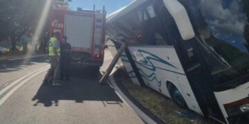 Alldaynews.gr Λεωφορείο του ΚΤΕΛ έπεσε σε χαντάκι – Χωρίς τις αισθήσεις του ο οδηγός